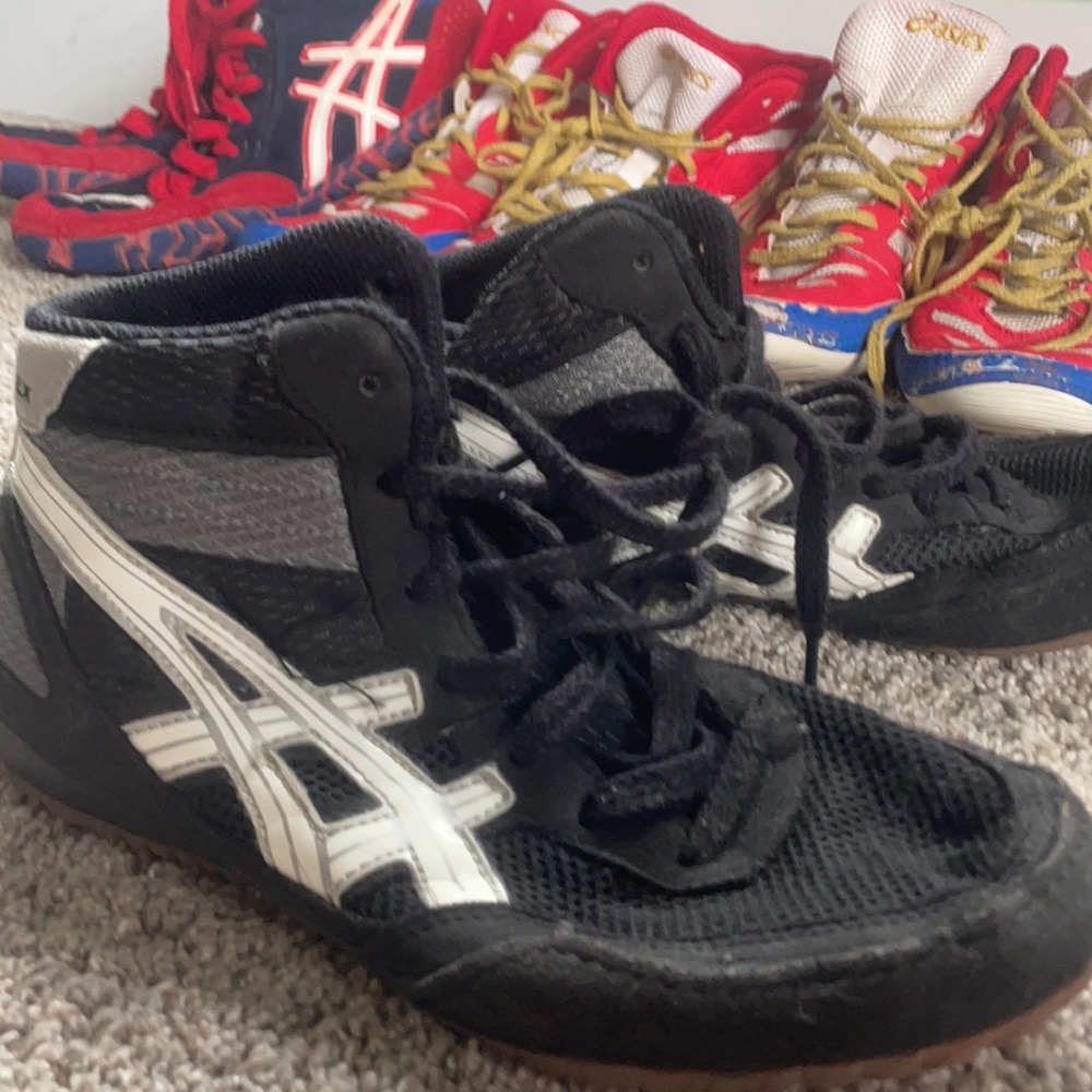Black ASICS matflex wrestling shoes